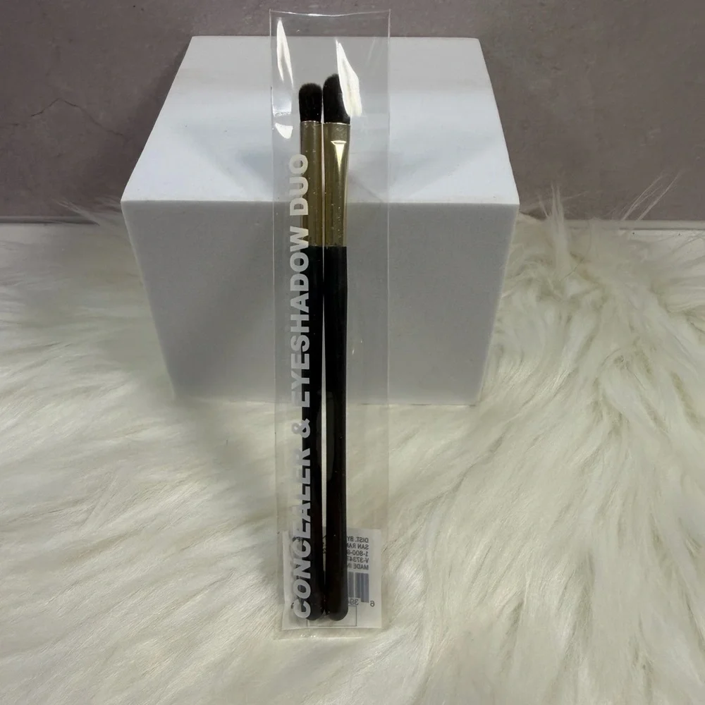 🩷5/$10🩷 Concealer & Eyeshadow Duo Brush Set in Black and Gold